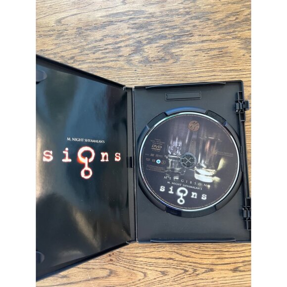 Signs 2002 DVD Series Mel Gibson Joaquin Phoenix Suspense Thriller Pre-Owned - Picture 3 of 4